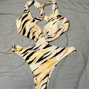 Cupshe X Stassie Cheeky Monokini‎ White Abstract XL
